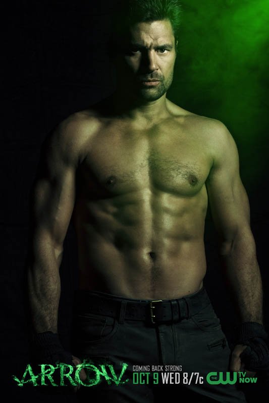 'Arrow': La serie luce los torsos de sus protagonistas masculinos. ¿A favor o en contra? • En tu pantalla