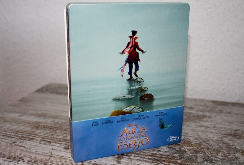 'Alicia a través del espejo': Un vistazo a la edición steelbook Blu-ray • En tu pantalla