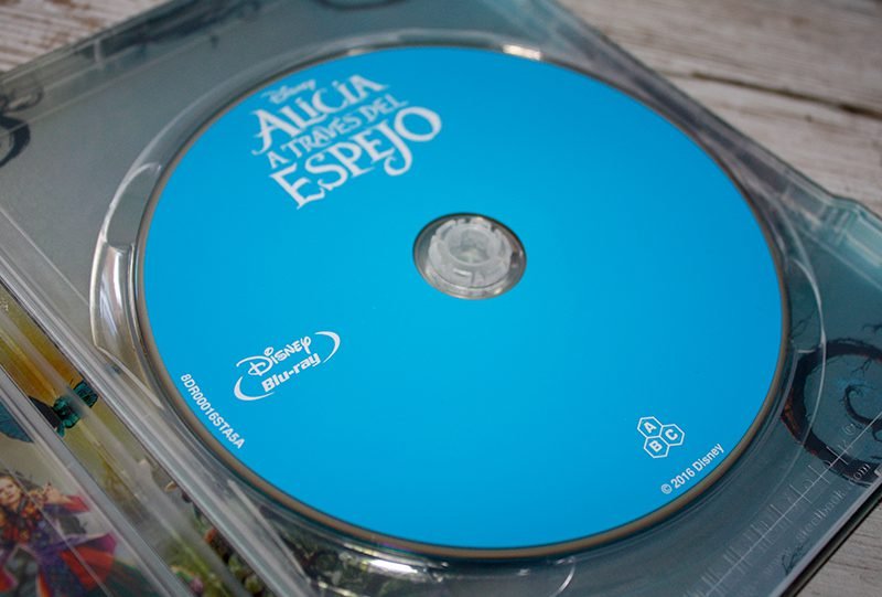 'Alicia a través del espejo': Un vistazo a la edición steelbook Blu-ray • En tu pantalla