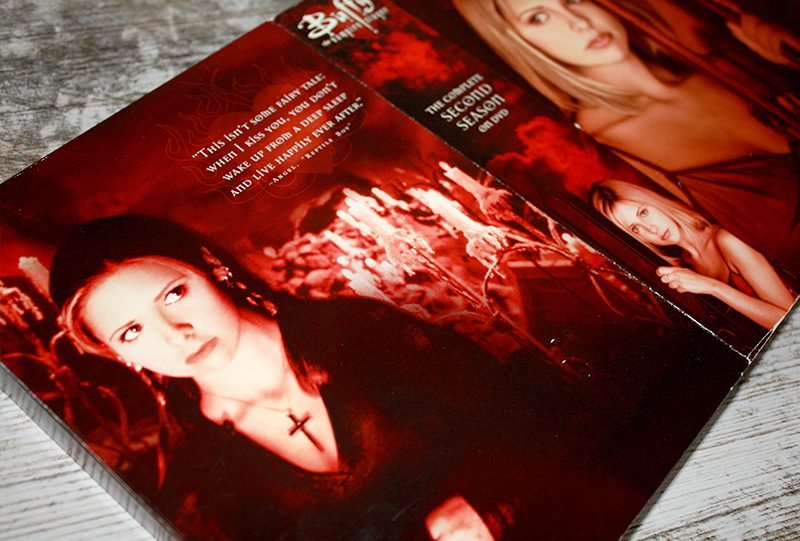 Comparación: “Buffy, la cazavampiros: Temporada 2” [Edición Dvd – USA vs. España] • En tu pantalla